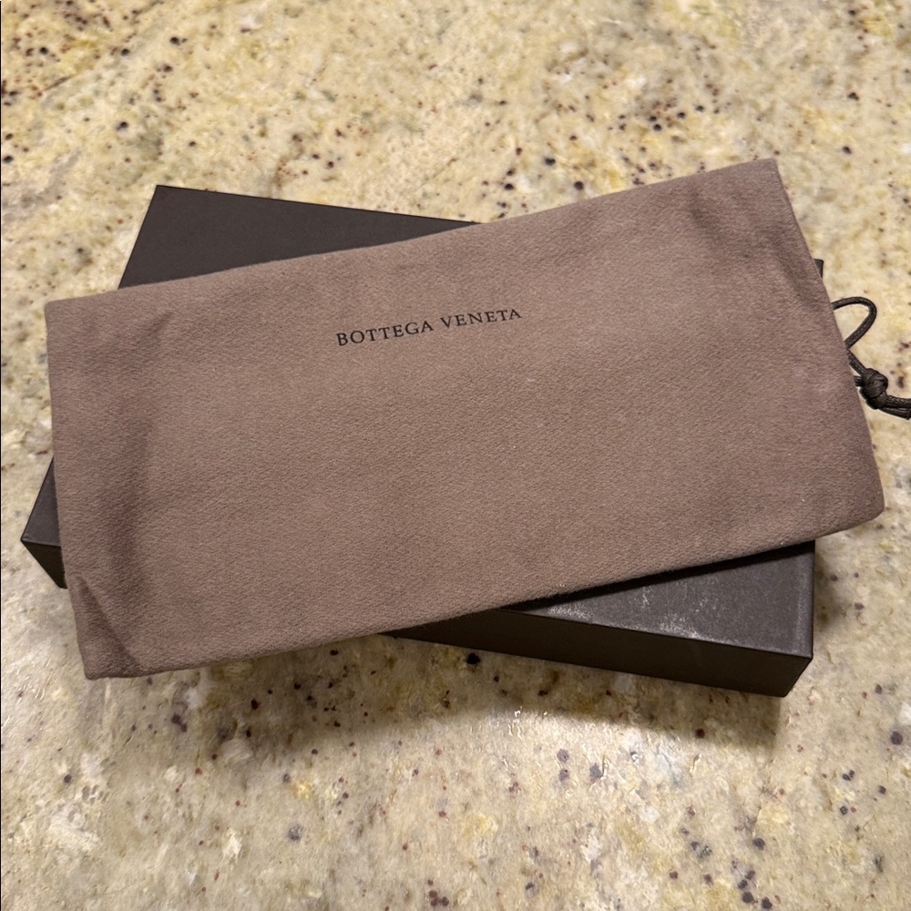 Bottega Veneta Black Woven Wallet - Picture 4 of 11